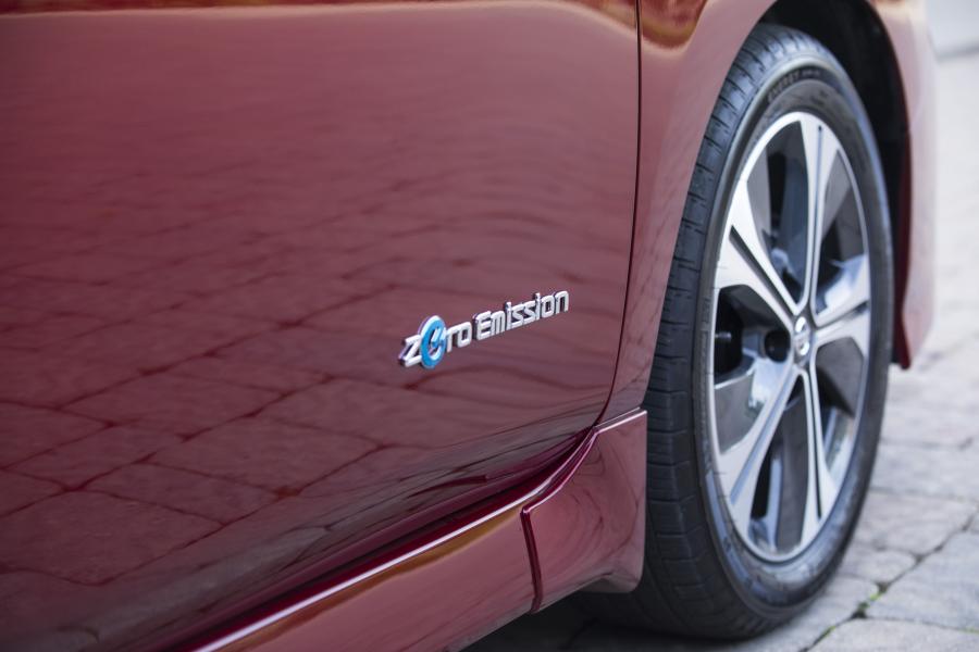 Детали экстерьера Nissan Leaf 2018 года  (NA) (фото 47 из 104)